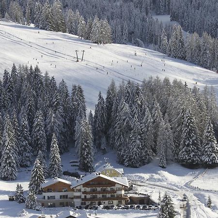 Garni Hotel Rosengarten B&B Selva di Val Gardena Exteriör bild
