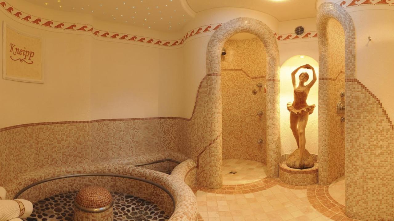 Garni Hotel Rosengarten B&B Selva di Val Gardena Exteriör bild