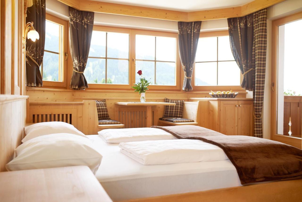 Garni Hotel Rosengarten B&B Selva di Val Gardena Exteriör bild