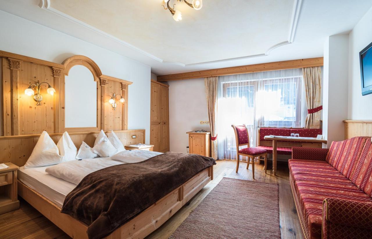 Garni Hotel Rosengarten B&B Selva di Val Gardena Exteriör bild
