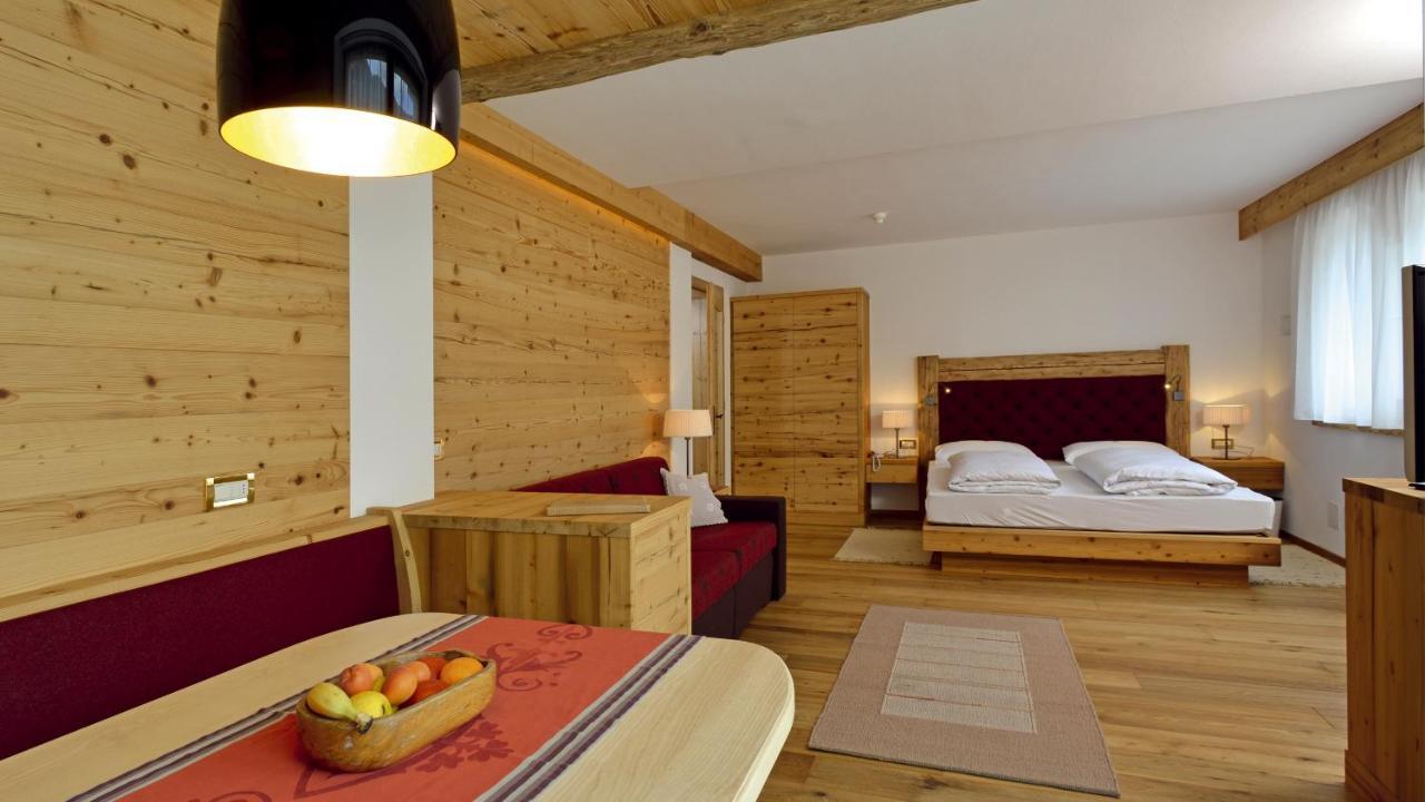 Garni Hotel Rosengarten B&B Selva di Val Gardena Exteriör bild