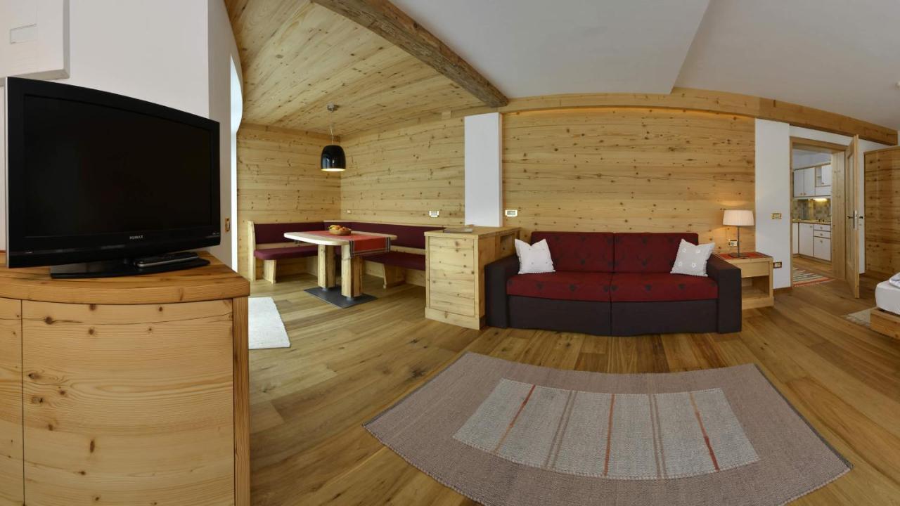 Garni Hotel Rosengarten B&B Selva di Val Gardena Exteriör bild