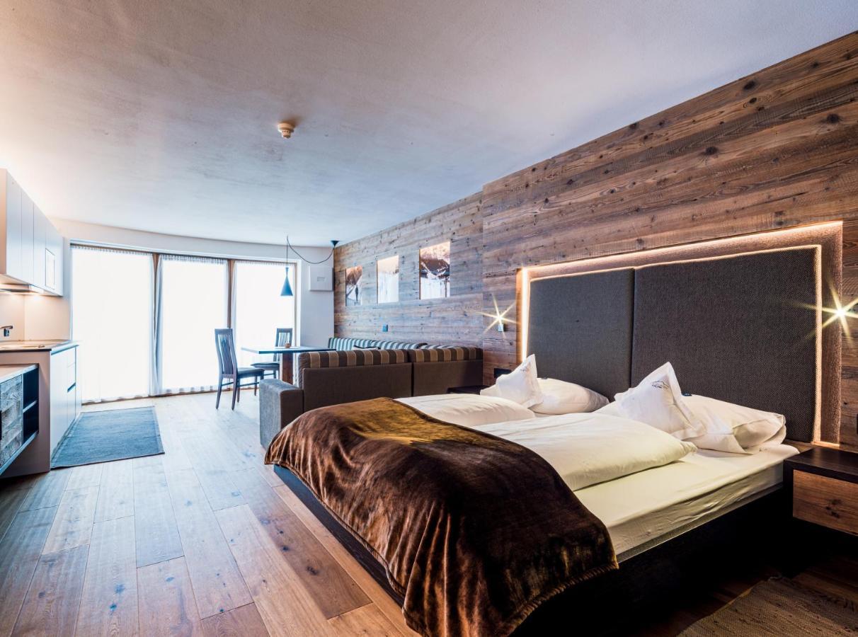 Garni Hotel Rosengarten B&B Selva di Val Gardena Exteriör bild