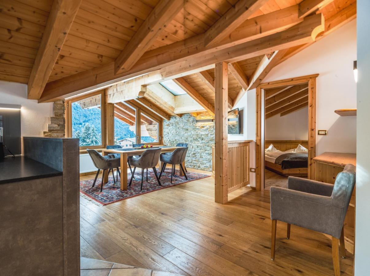 Garni Hotel Rosengarten B&B Selva di Val Gardena Exteriör bild