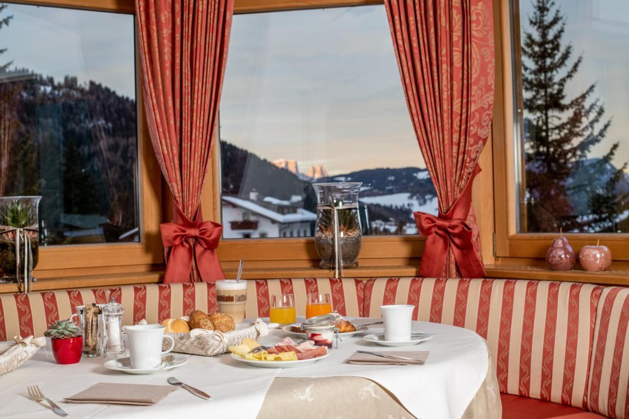 Garni Hotel Rosengarten B&B Selva di Val Gardena Exteriör bild
