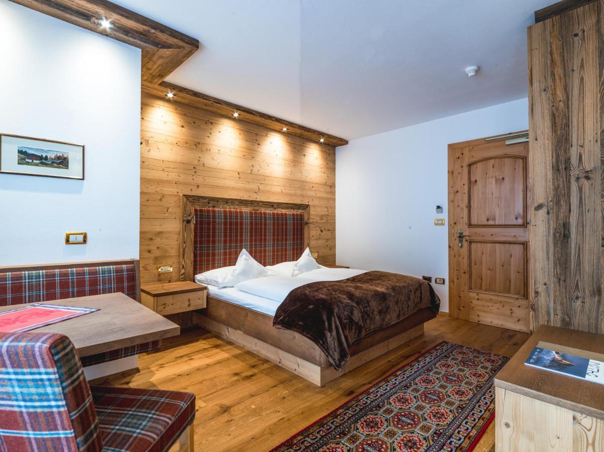 Garni Hotel Rosengarten B&B Selva di Val Gardena Exteriör bild