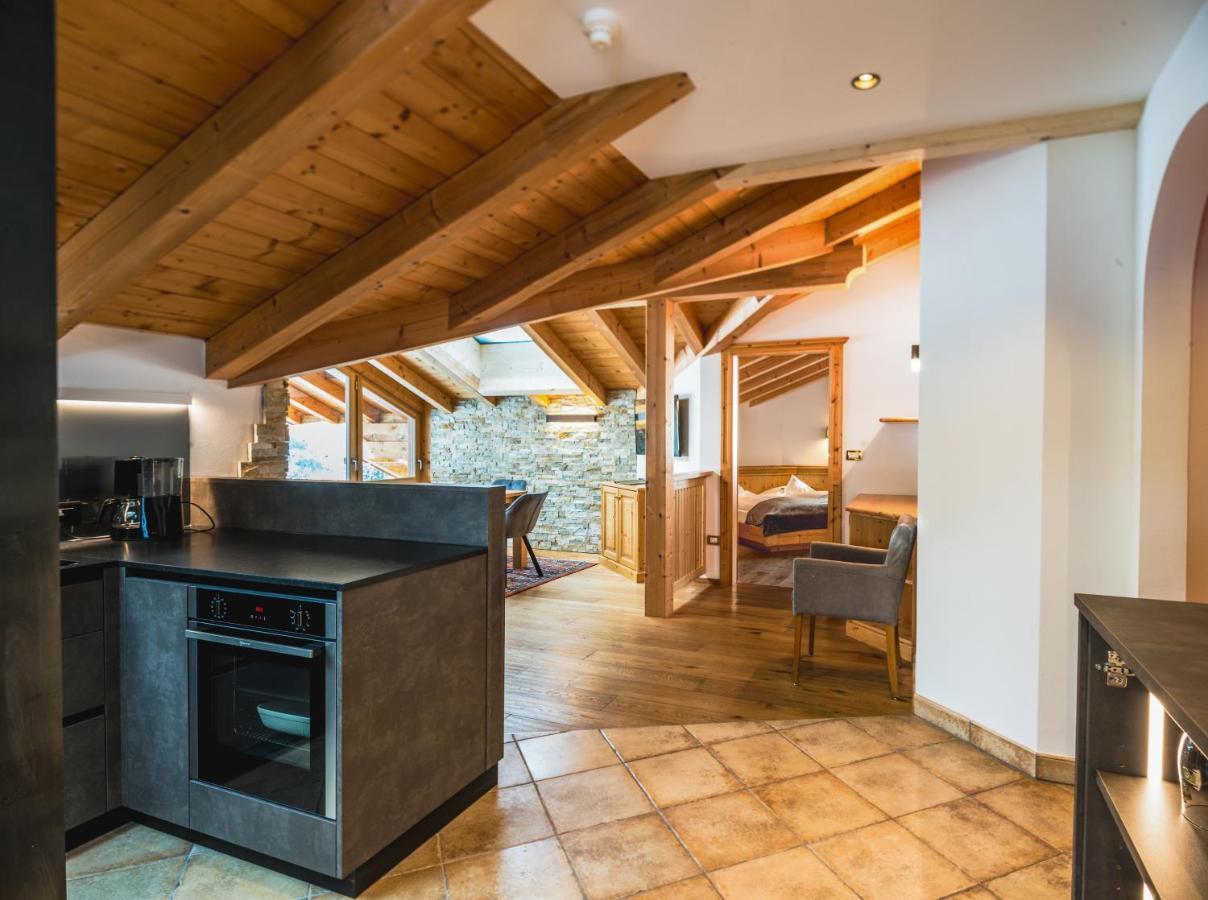 Garni Hotel Rosengarten B&B Selva di Val Gardena Exteriör bild