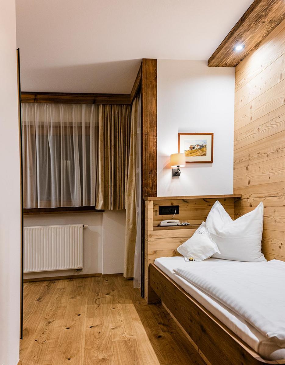 Garni Hotel Rosengarten B&B Selva di Val Gardena Exteriör bild