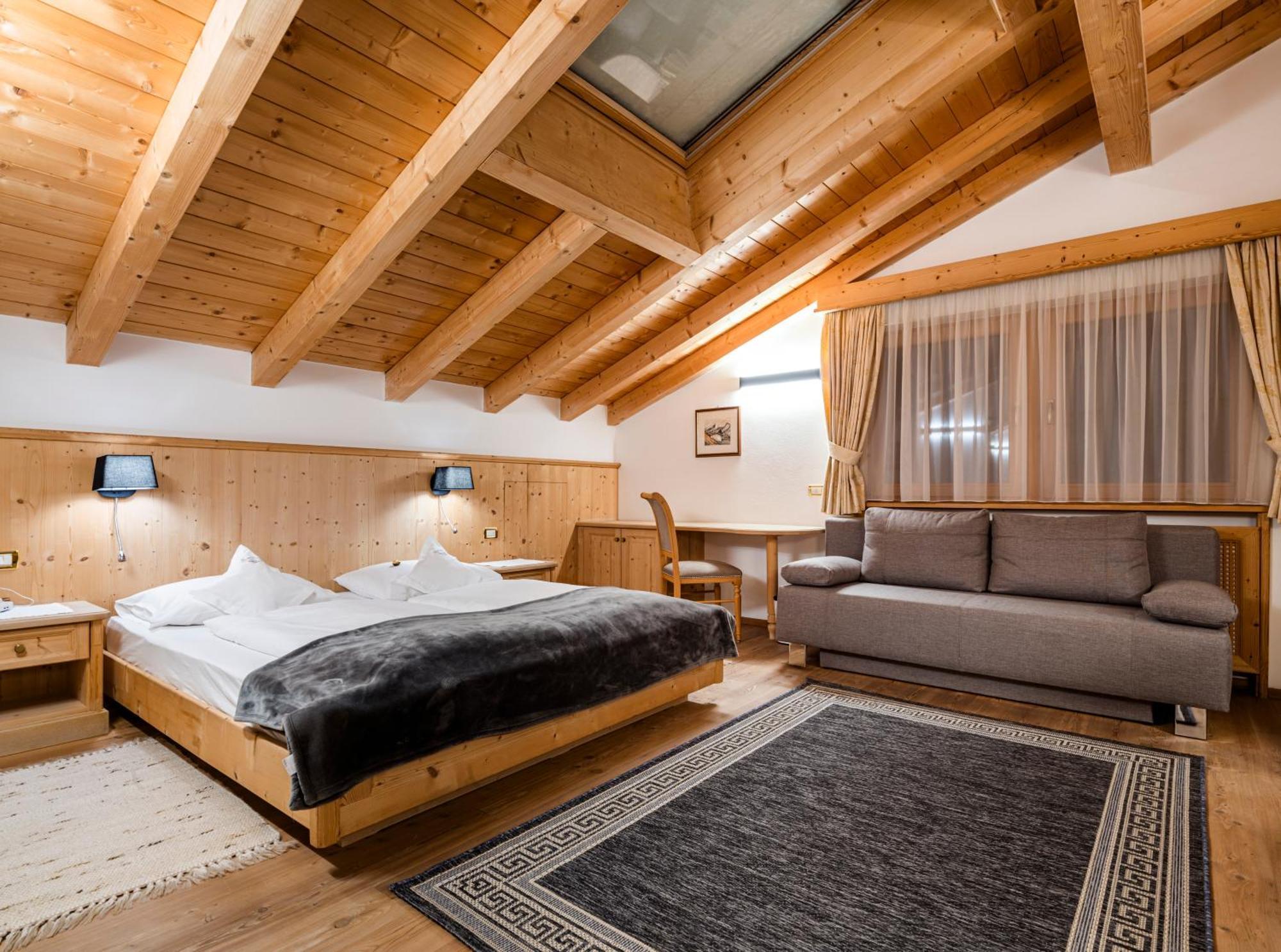 Garni Hotel Rosengarten B&B Selva di Val Gardena Exteriör bild