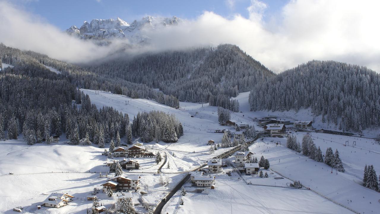 Garni Hotel Rosengarten B&B Selva di Val Gardena Exteriör bild