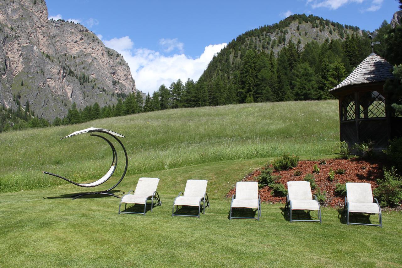 Garni Hotel Rosengarten B&B Selva di Val Gardena Exteriör bild