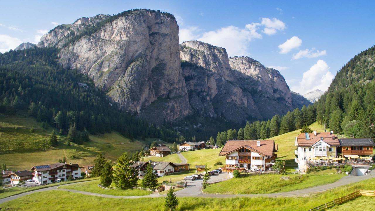 Garni Hotel Rosengarten B&B Selva di Val Gardena Exteriör bild
